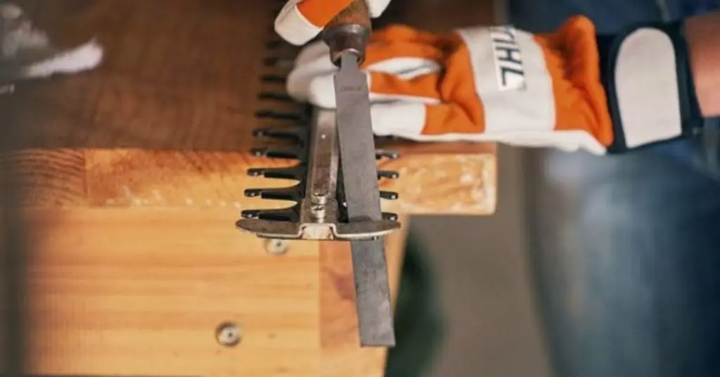 how to sharpen a hedge trimmer