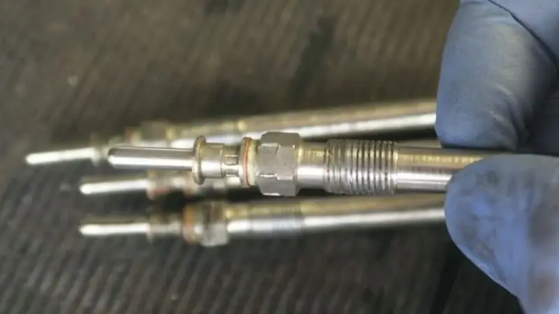 Perfectly install the glow plug of the heater
