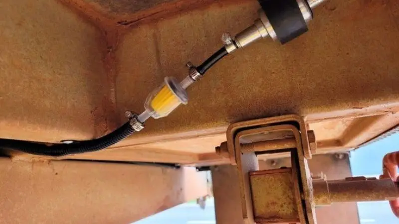 Install the glow plug of the heater