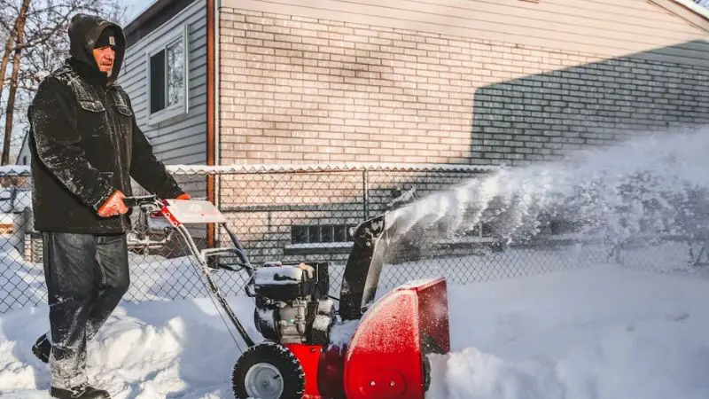 Prevent you snow blower from clogging