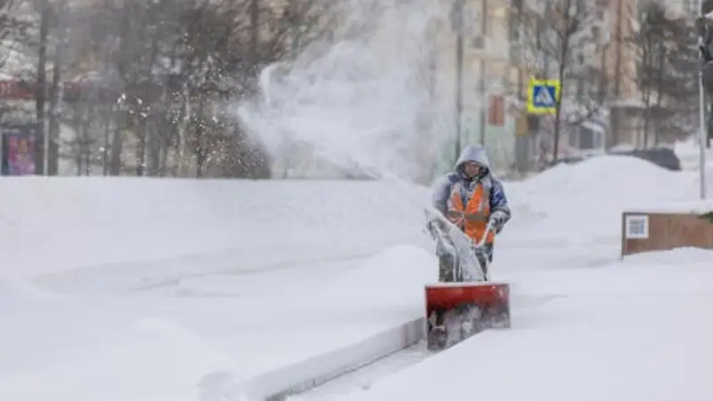 Avoid mistakes while cleaning snow blower