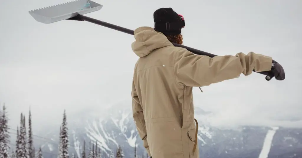 how to clean snow blower carburetor