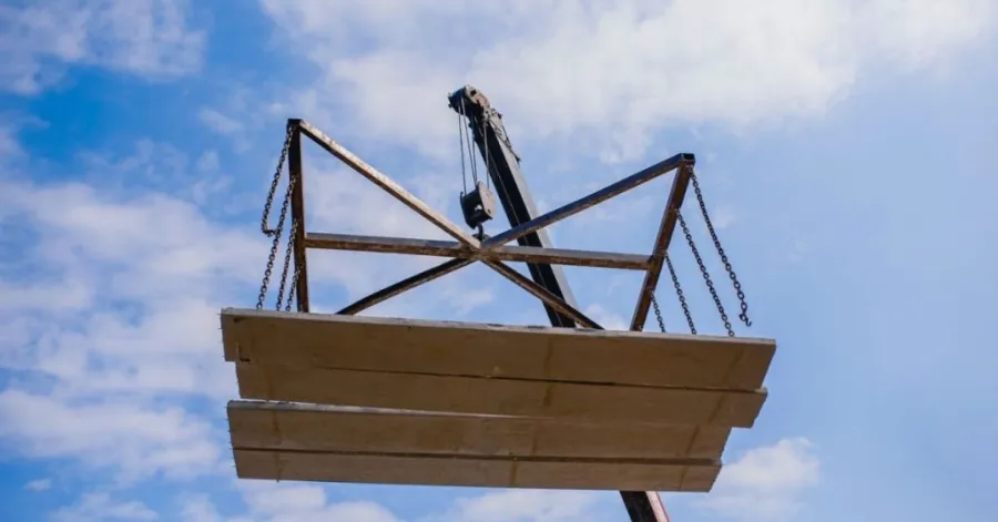 off-road engine hoist