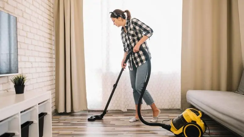 How to clean hardwood floors every day