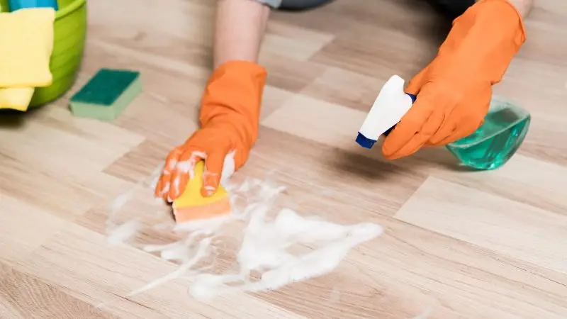 How to effectively remove stains and spots on hardwood floors