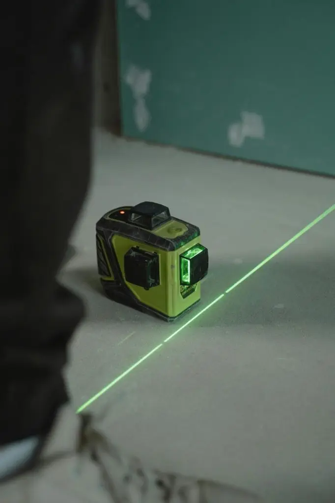 Rotary laser level vs line laser 