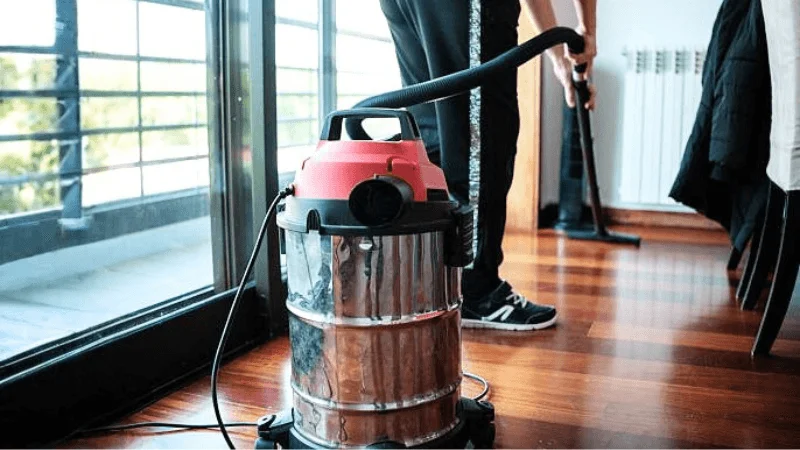 wet and dry shop vacuum is being used to clean a hardwood floor at home
