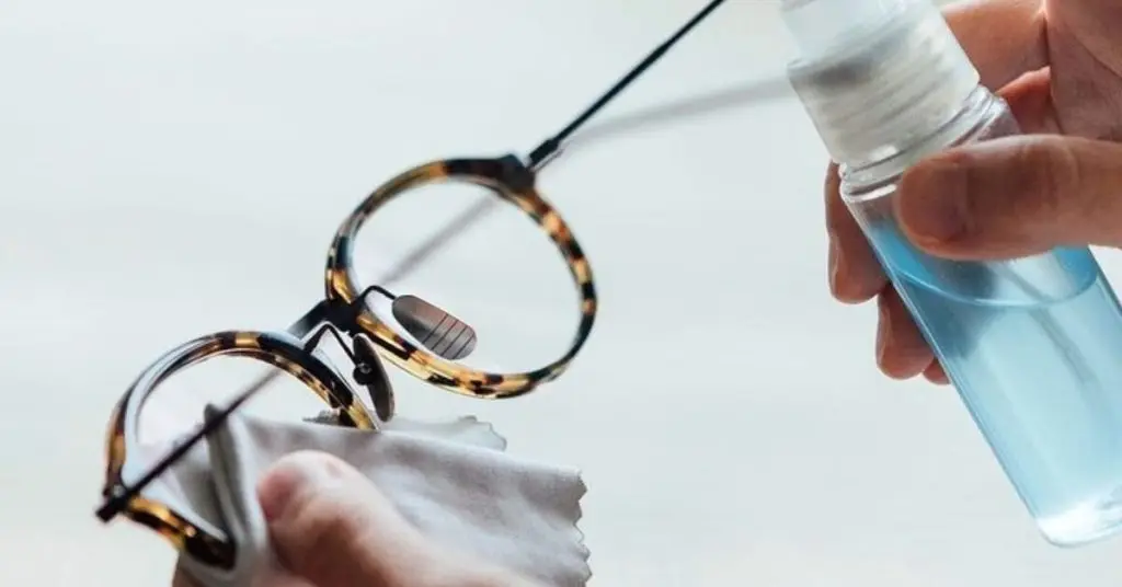 homemade glasses cleaner