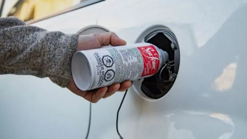  How to use a fuel tank cleaner properly