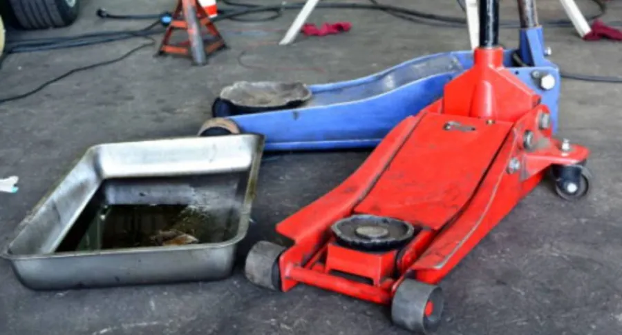how to add hydraulic fluid to a floor jack