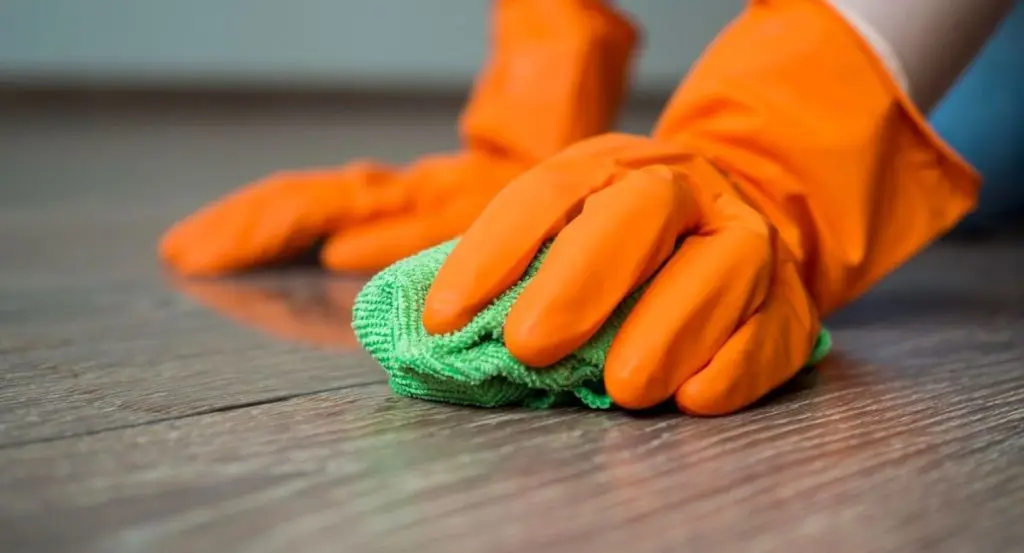 cleaning laminate floors