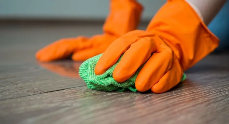 cleaning laminate floors