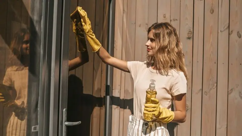 glass and window outdoor cleaning solutions