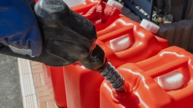  How to safely jerry can with gas