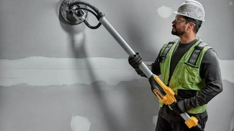  Drywall Sanding with the electric method