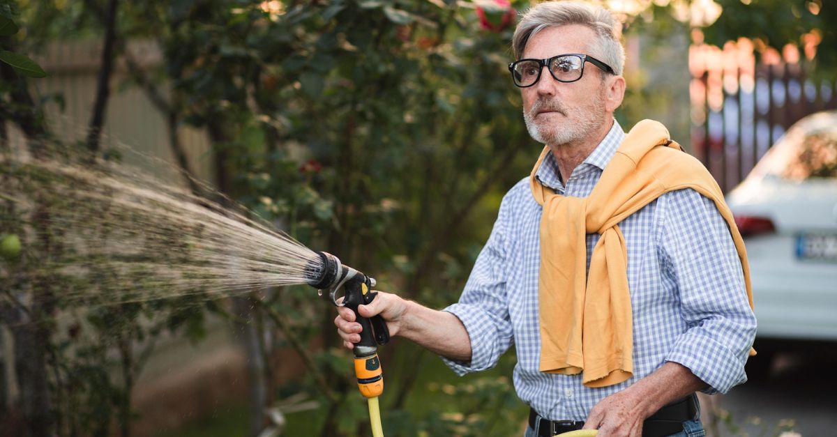 Verwandeln Sie Ihren Gartenschlauch in einen Hochdruckreiniger für die einfache Hausreinigung