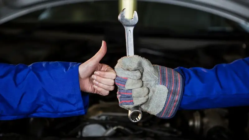 How a strap  wrench works