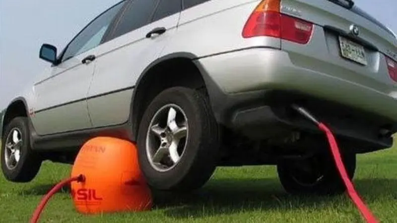 Properly use a car jack