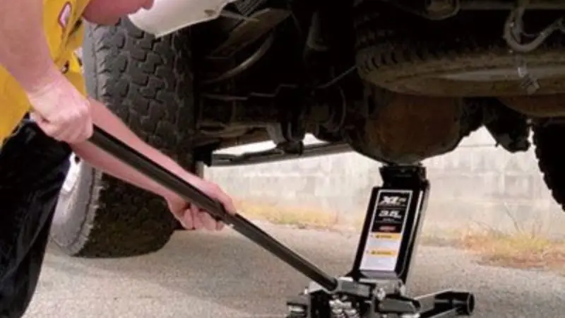 Use a car jack correctly