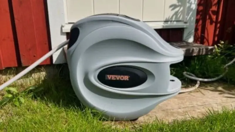 How to maintain the VEVOR retractable hose reel