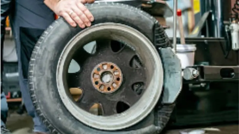 How to adjust a torque wrench