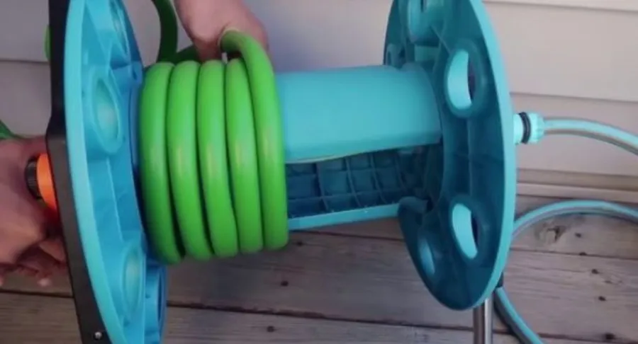 how to put a hose on a hose reel