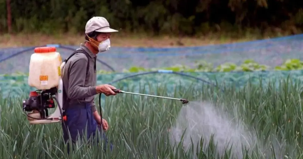 battery-powered lawn sprayers