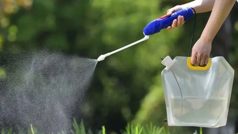 Benefits of a battery-powered lawn sprayer