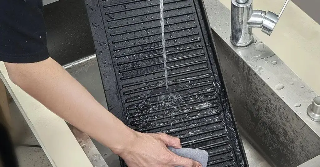 how to clean cast iron griddle