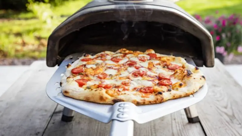 Cleaning of outdoor pizza oven