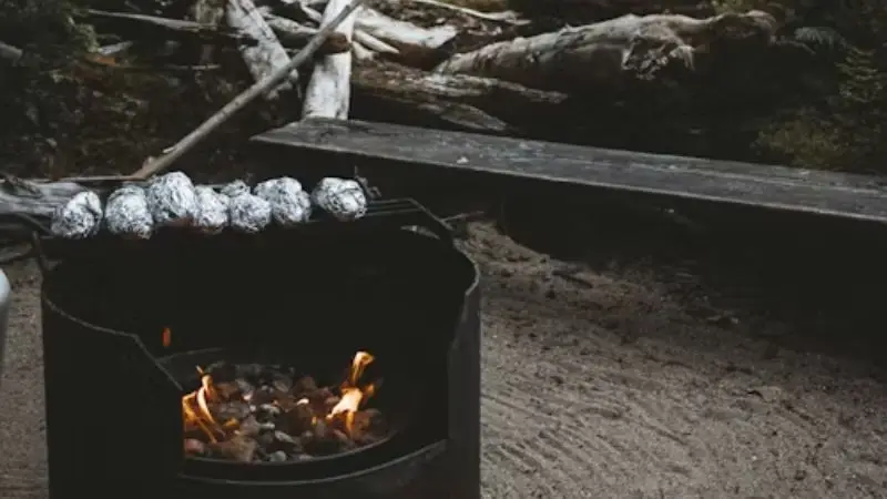 How a smokeless fire pit works