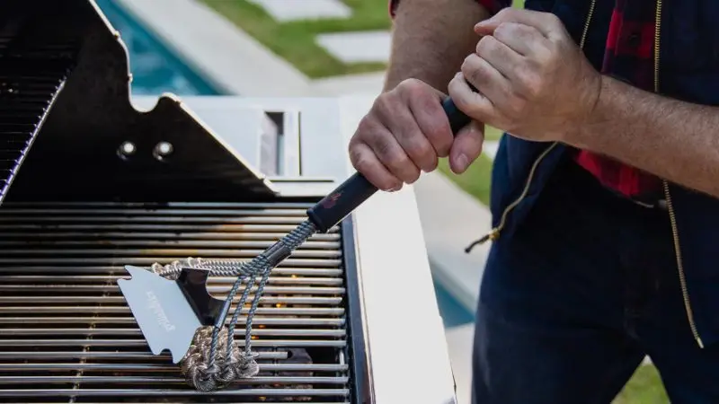 How to properly use a BBQ grill cleaning brush