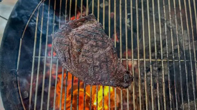 How to grill a tomahawk steak using a simple method