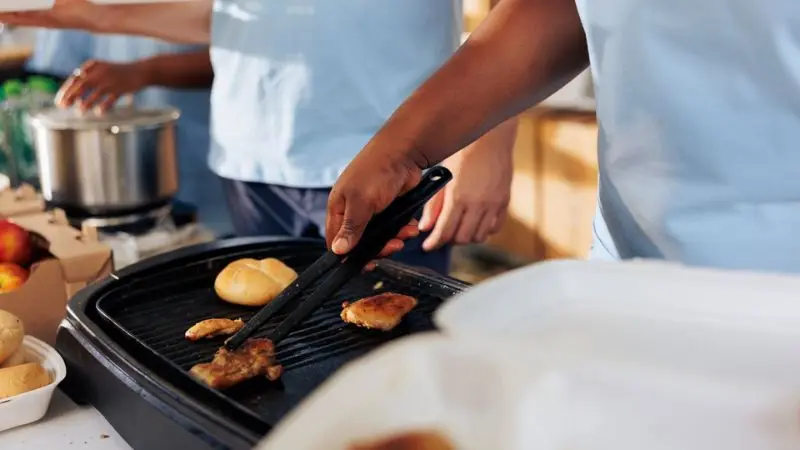 Griddle vs. grill pros and cons