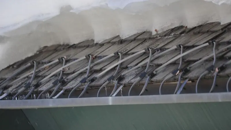  How to prevent ice dams on the roof in harsh conditions