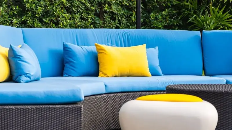 factors to consider while picking outdoor furniture