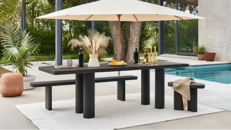 Choose the right size for your outdoor rectangular table