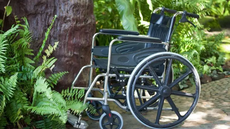 key factors to select a narrow wheelchair for home use