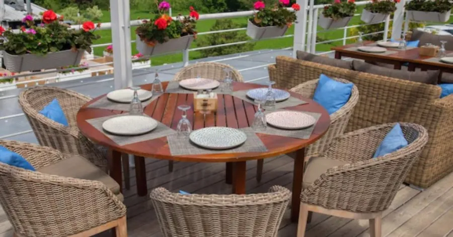 outdoor dining set materials