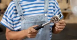 how to use a socket set​