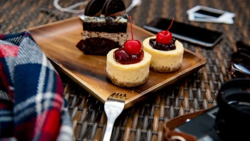 dessert and beverages at the backyard grill and bar