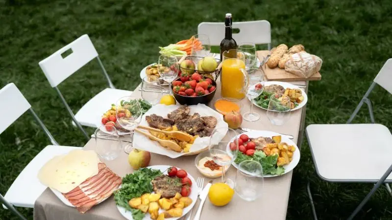 How to choose the best dishes at backyard BBQ and grill