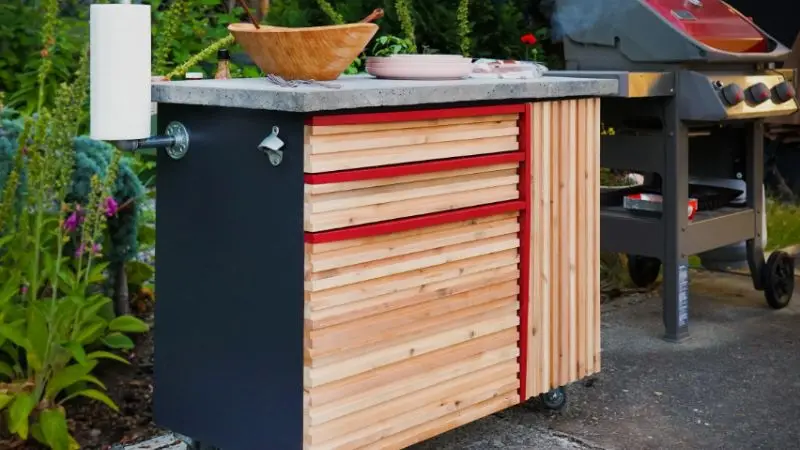 How to select the right outdoor grill table