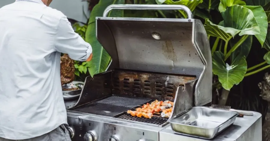 grill z bocznym palnikiem