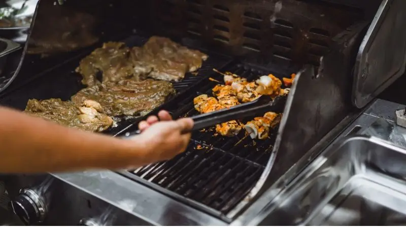 Jak konserwować grill z palnikiem bocznym