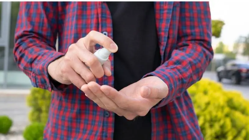 essential oil and spray for mosquito control