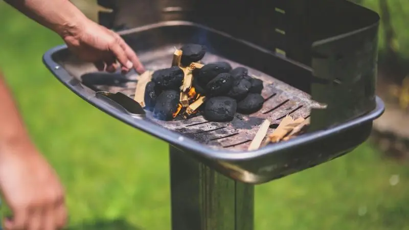 How to prepare your charcoal BBQ grill safely
