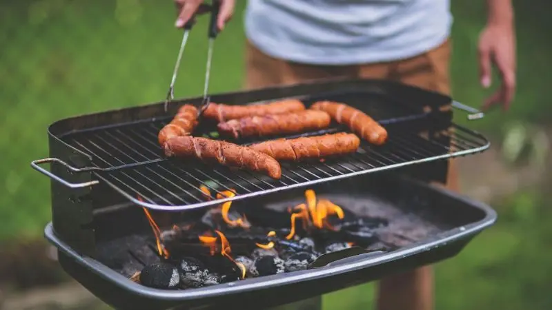 How to cook food on a charcoal BBQ grill