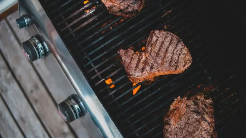 step-by-step instructions on how to turn on a gas grill