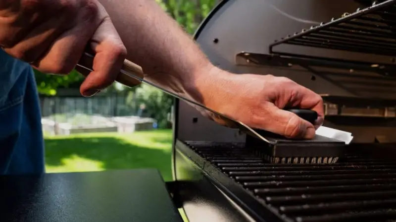 Sådan fjerner du kraftig rust fra en grill